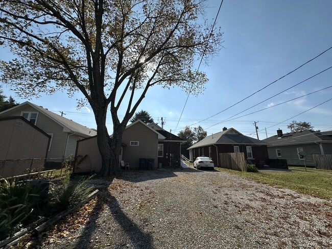 2020 Bellemeade Ave in Evansville, IN - Foto de edificio - Building Photo