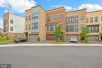 23094 Sullivans Cove Sq in Brambleton, VA - Building Photo - Building Photo