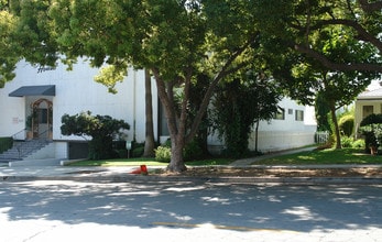 631 E Orange Grove Ave in Burbank, CA - Building Photo - Building Photo