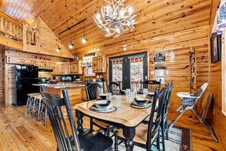4040 Hickory Hollow Way in Sevierville, TN - Building Photo - Building Photo