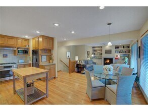 214 Broadway Ave N in Wayzata, MN - Building Photo - Building Photo