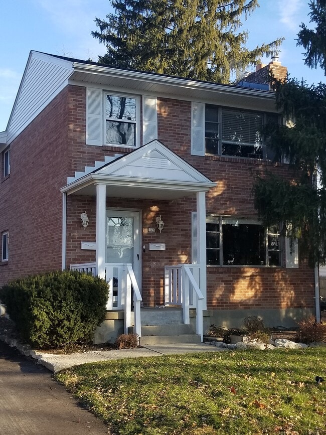 329 Telford Avenue, Unit B (Upper)