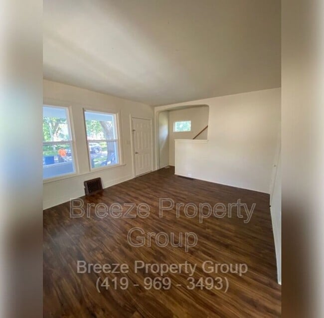 property at 142 S Detroit Ave