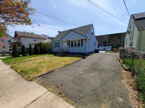 119 Lindegar St in Linden, NJ - Building Photo - Building Photo