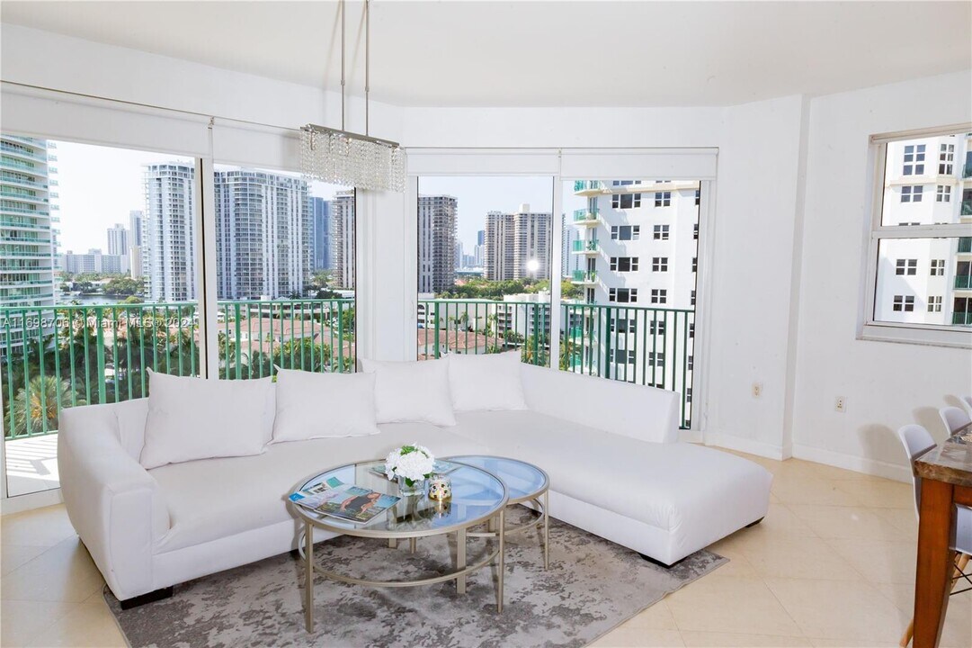 20000 E Country Club Dr, Unit 1001 in Aventura, FL - Foto de edificio