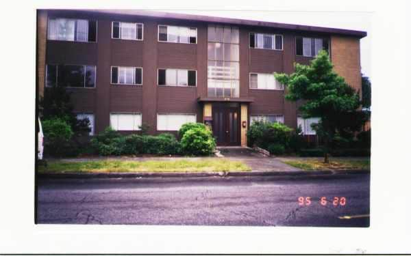 Pinnacle Apartments in Seattle, WA - Building Photo