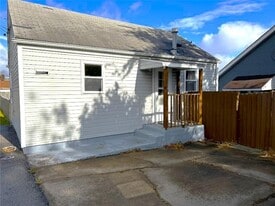 128 S 13th St in Weirton, WV - Building Photo