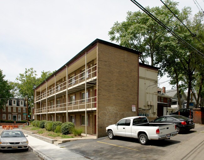 2262 N High St in Columbus, OH - Building Photo - Building Photo