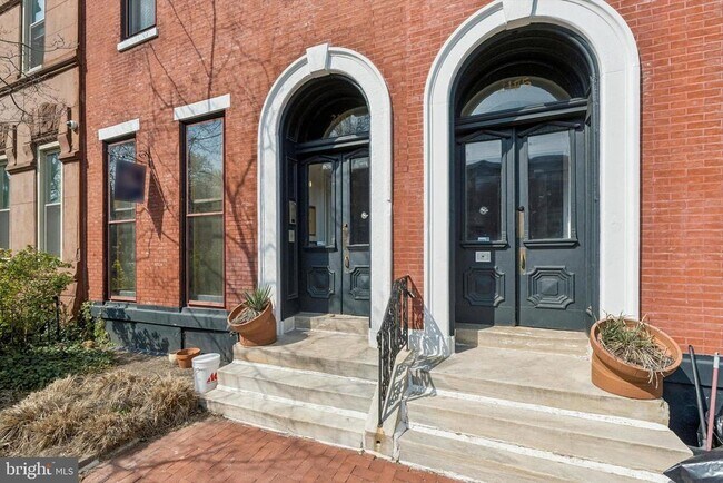 property at 2105 Green St