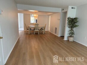 525 Belford Rd in Monroe Township, NJ - Building Photo - Building Photo