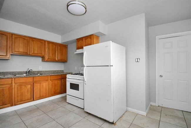 8127 Colonial Ln in Houston, TX - Building Photo - Building Photo