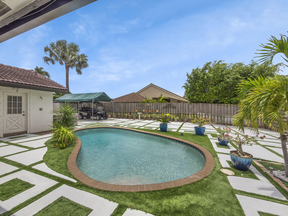 1598 SW 19th St in Boca Raton, FL - Foto de edificio