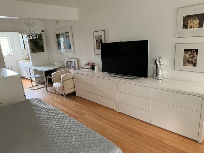 101 Collins Ave in Miami Beach, FL - Building Photo - Building Photo