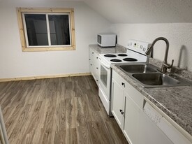 1006 Oak St, Unit A in Jefferson City, MO - Building Photo