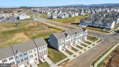 569 Seeback Dr in Charles Town, WV - Foto de edificio - Building Photo