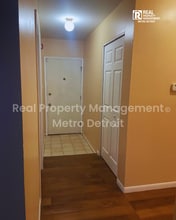 29822 Rock Creek Dr in Southfield, MI - Foto de edificio - Building Photo