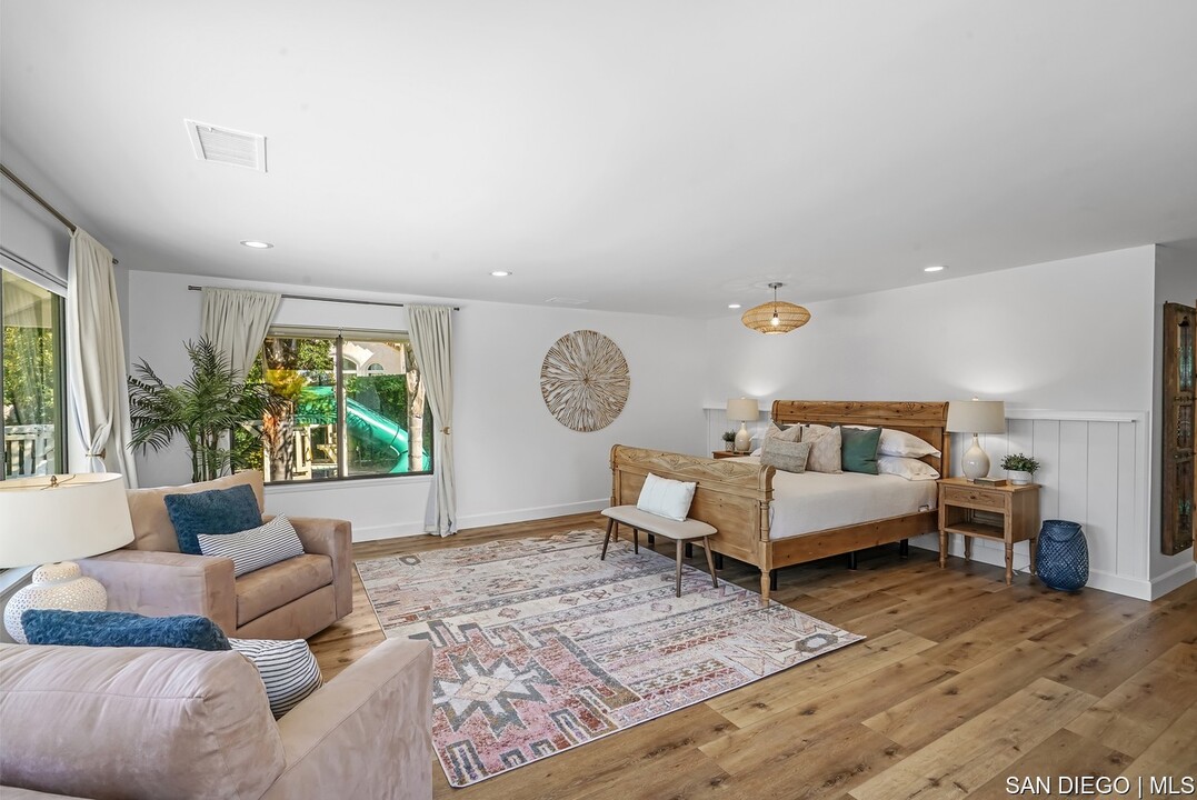 6026 La Granada in Rancho Santa Fe, CA - Foto de edificio