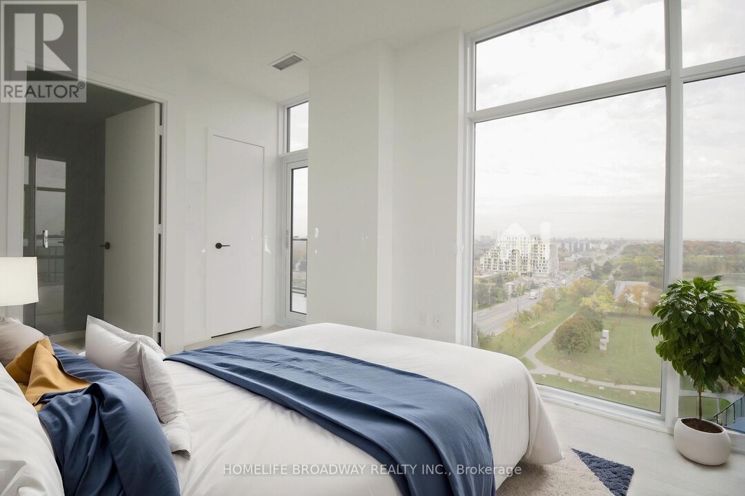 50-1050 George Butchart Dr in Toronto, ON - Building Photo