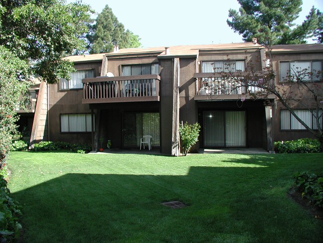 Alvarado Place in Walnut Creek, CA - Foto de edificio - Building Photo