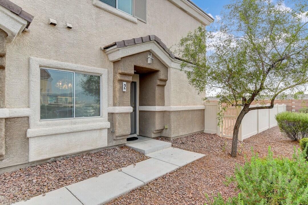 6733 Lookout Lodge Ln in North Las Vegas, NV - Building Photo