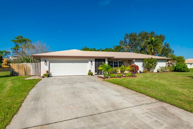 762 SE River Ln in Port St. Lucie, FL - Building Photo - Building Photo