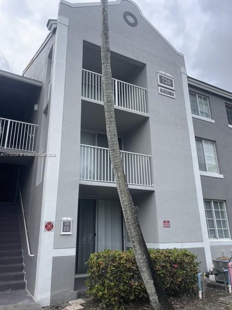 720 SW 111th Ave, Unit 103 in Pembroke Pines, FL - Building Photo