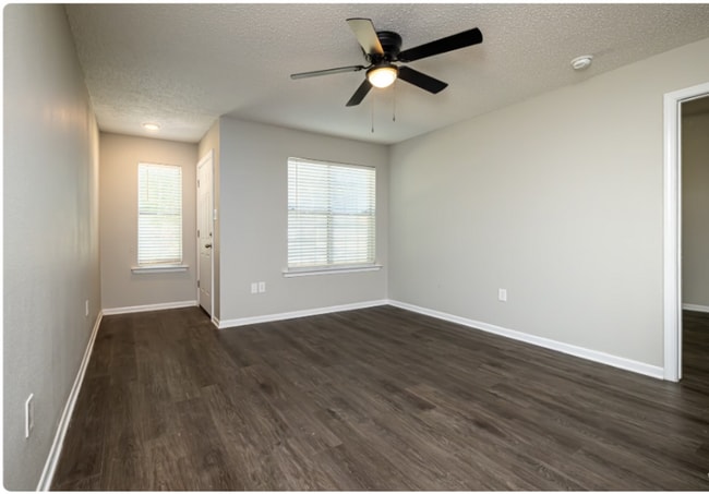 2121 Lobdell Blvd in Baton Rouge, LA - Foto de edificio - Building Photo