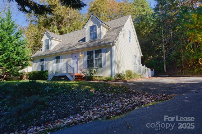 34 East St in Weaverville, NC - Building Photo - Building Photo