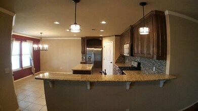 7041 Cherokee Crossing West in Warr Acres, OK - Building Photo - Building Photo