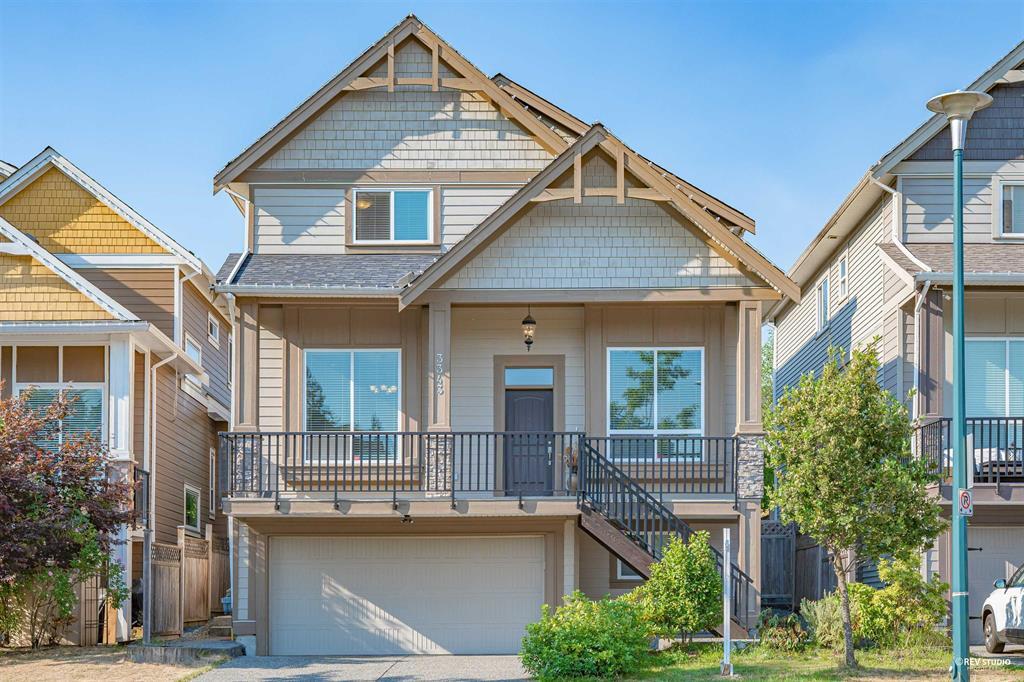 3340 Leston Ave in Coquitlam, BC - Building Photo