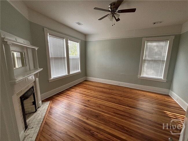 property at 225 W 40th St