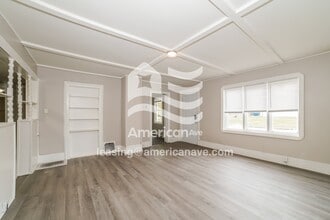 1305 N 2nd St in Pekin, IL - Foto de edificio - Building Photo