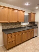 180 Amberly Dr, Unit 180c in Manalapan, NJ - Building Photo