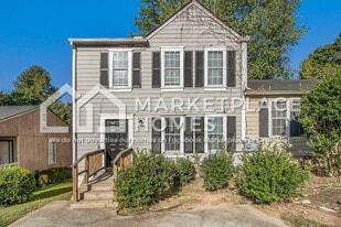 2033 Charter Ln in Lithonia, GA - Building Photo