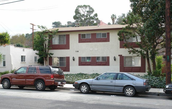 718 E Palmer Ave in Glendale, CA - Foto de edificio - Building Photo