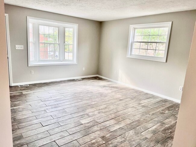 83 Derryfield Ct in Manchester, NH - Building Photo - Building Photo