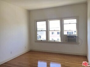 1901 N Commonwealth Ave in Los Angeles, CA - Building Photo - Building Photo