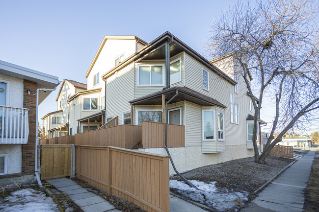 Belmora Place in Calgary, AB - Building Photo - Building Photo