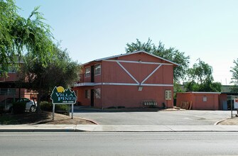 Villa Pines Apartments in Fresno, CA - Building Photo - Building Photo