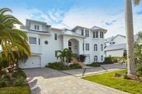 720 17th Ave S in Naples, FL - Foto de edificio - Building Photo