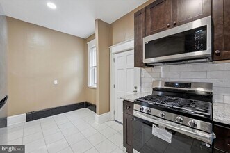 5215 Spruce St, Unit B in Philadelphia, PA - Building Photo - Building Photo