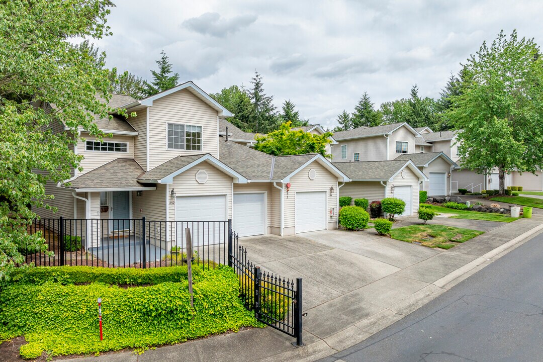 Regency Ridge Condominiums in Federal Way, WA - Building Photo