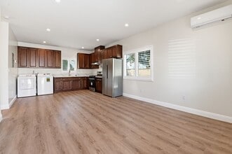 9548 E Live Oak Ave in Temple City, CA - Building Photo - Building Photo