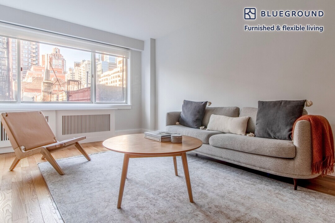 360 E 65th St in New York, NY - Building Photo