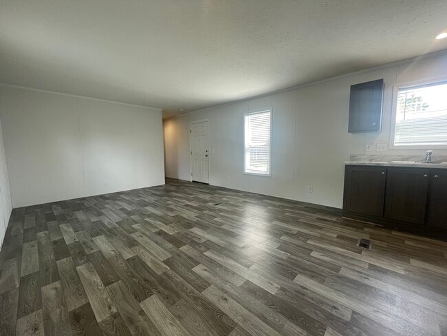 15862 Villaire Ave in Clinton Township, MI - Building Photo - Building Photo