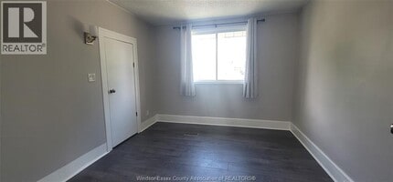 1035 Elm Ave in Windsor, ON - Building Photo - Building Photo