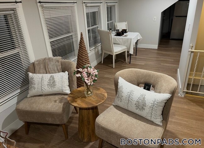 40 Warren Ave in Woburn, MA - Foto de edificio - Building Photo