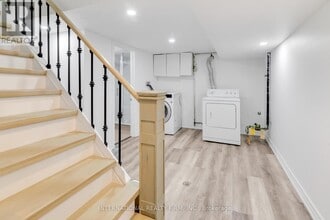 121 Prairie Dr in Toronto, ON - Building Photo - Building Photo
