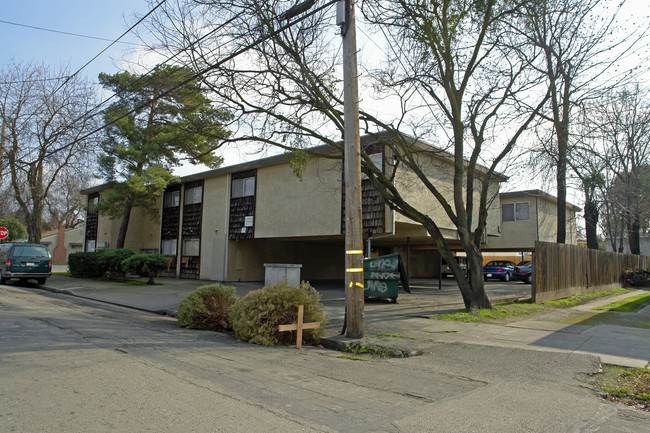 Lincoln Manor in Stockton, CA - Building Photo - Building Photo