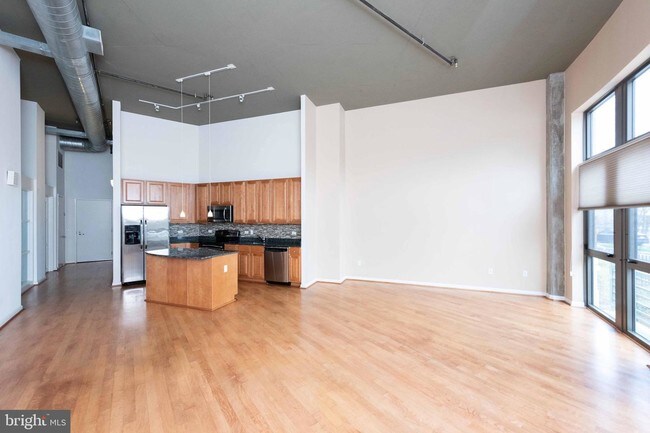 2720 S Arlington Mill Dr-Unit -102 in Arlington, VA - Foto de edificio - Building Photo